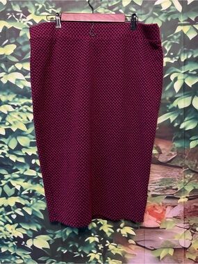 torrid Berry and Black Textured Pencil Skirt. Torrid Size 2 (2X)